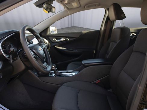 Used 2023 Chevrolet Malibu LT image 2