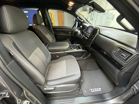 Used 2024 Nissan Titan SV w/ SV Convenience Package image 25