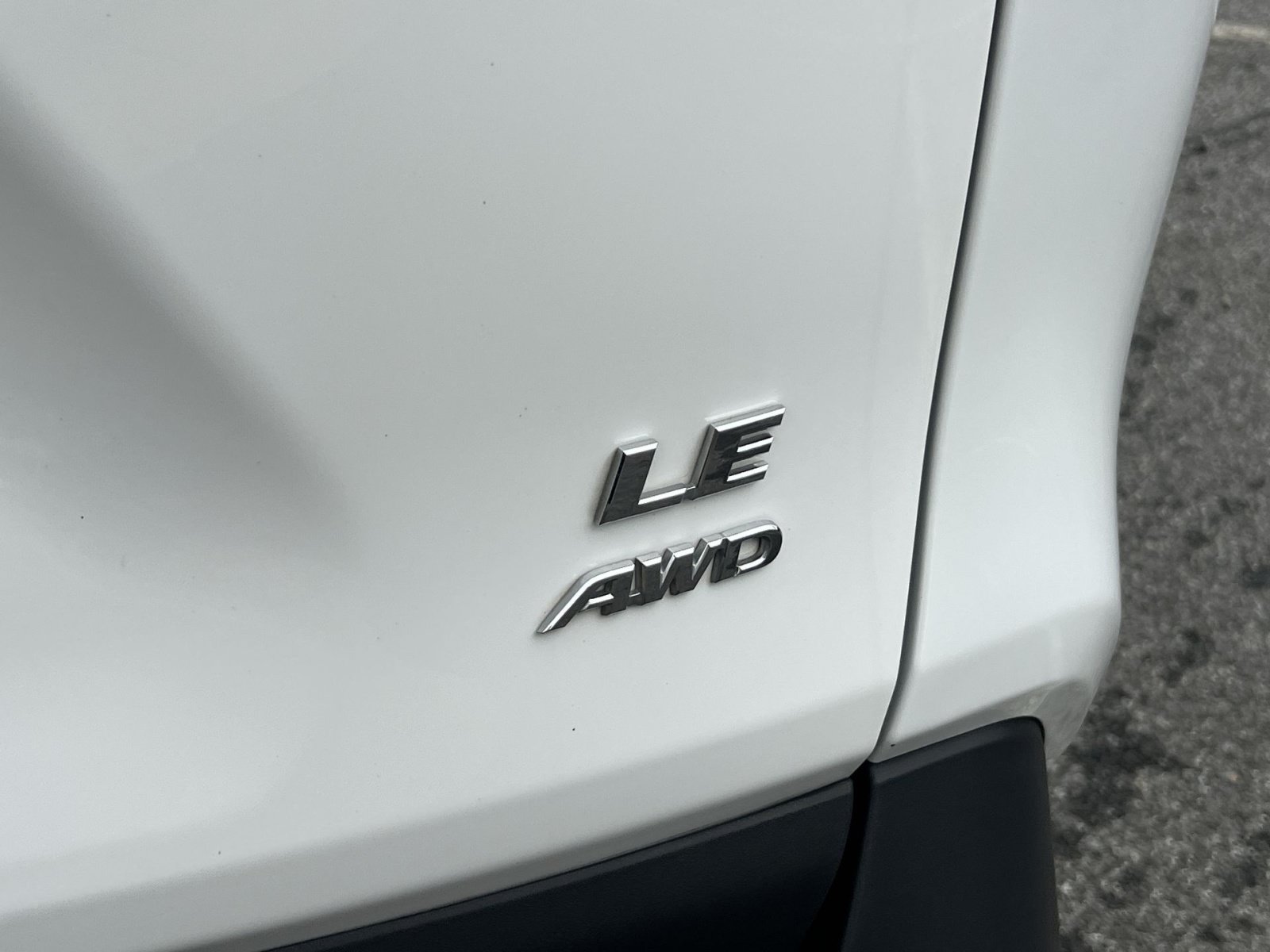 Used 2025 Toyota RAV4 LE AWD/4WD image 27