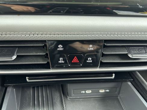 Certified 2025 Volkswagen Atlas Peak Edition SE AWD/4WD image 14