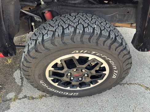 Used 2025 Toyota Tacoma TRD Off-Road AWD/4WD image 23