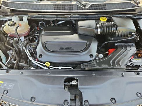 Used 2021 Chrysler Pacifica Touring w/ S Appearance Package FWD image 12