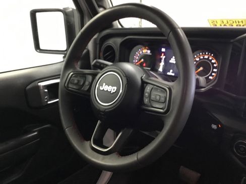 Used 2024 Jeep Wrangler Unlimited Rubicon AWD/4WD image 34