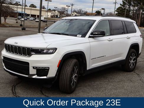 Used 2024 Jeep Grand Cherokee L Limited w/ Luxury Tech Group II image 3