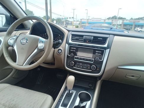 Used 2017 Nissan Altima 2.5 SV w/ Convenience Package FWD image 14