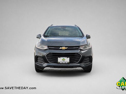 Used 2022 Chevrolet Trax LT w/ LT Convenience Package AWD/4WD image 11