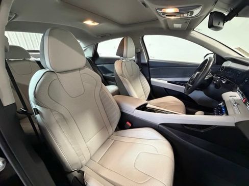Used 2023 Hyundai Elantra Limited FWD image 9