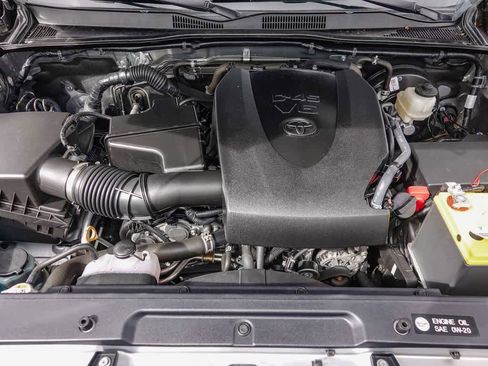 Used 2017 Toyota Tacoma TRD Off-Road w/ Tow Package image 27