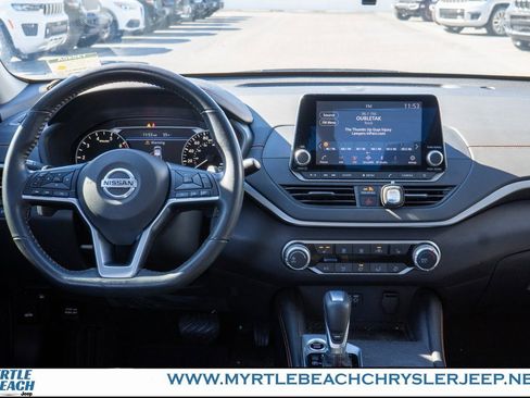 Used 2022 Nissan Altima 2.0 SR image 14