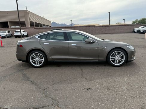 Used 2015 Tesla Model S AWD image 4