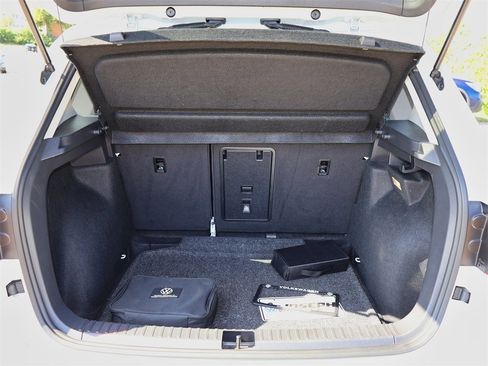 Certified 2022 Volkswagen Taos SE image 10