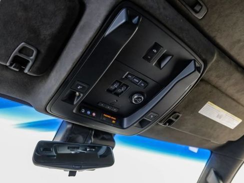 Used 2020 Cadillac Escalade Platinum RWD image 32
