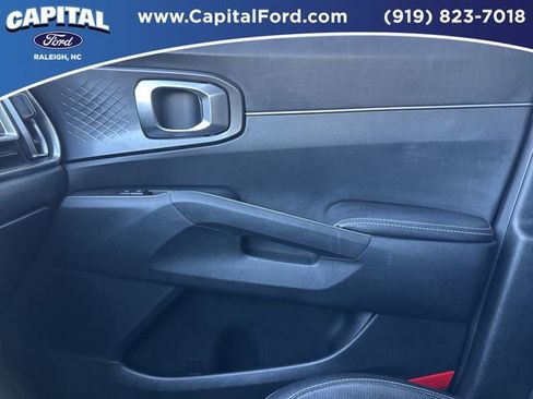 Used 2024 Kia Sorento S image 27