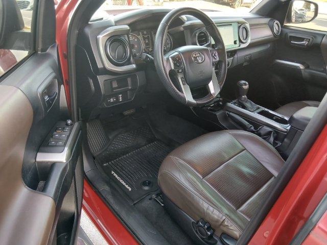 Used 2016 Toyota Tacoma Limited w/ Towing Package RWD image 9