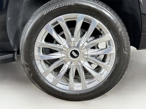 Used 2024 Cadillac Escalade ESV Premium Luxury image 31