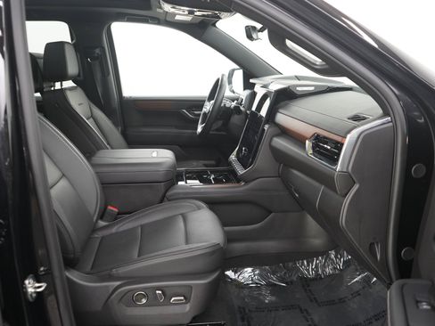 Used 2026 GMC Yukon Denali w/ Denali Reserve Package AWD/4WD image 11