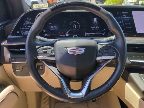 Used 2022 Cadillac Escalade Premium Luxury RWD image 12