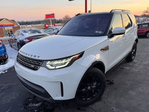 Used 2020 Land Rover Discovery SE image 2