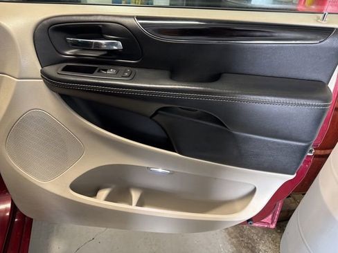 Used 2017 Dodge Grand Caravan SXT FWD image 20