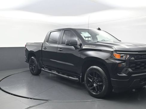 Used 2022 Chevrolet Silverado 1500 Custom AWD/4WD image 3