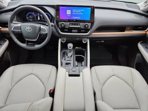 Used 2025 Toyota Grand Highlander FWD image 14