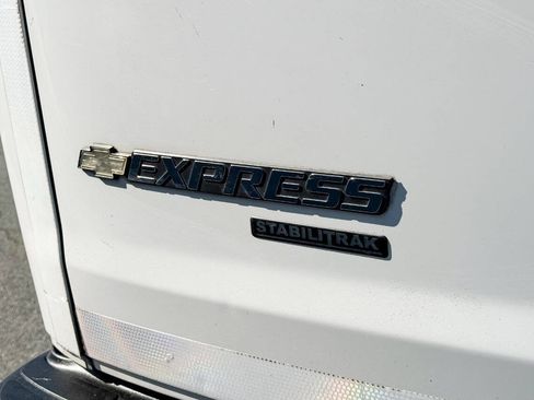 Used 2018 Chevrolet Express 2500 LS w/ Driver Convenience Package RWD image 15