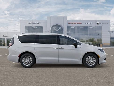 New 2026 Chrysler Voyager LX image 22