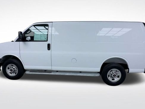 Used 2025 GMC Savana 2500 w/ Driver Convenience Package RWD image 5