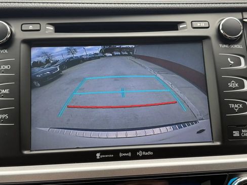 Used 2019 Toyota Highlander XLE image 20