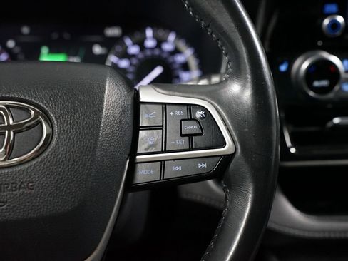 Used 2022 Toyota Highlander XLE image 13
