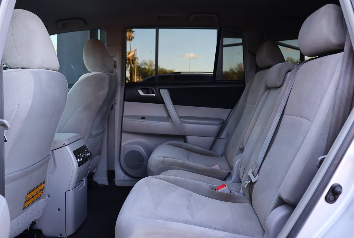Used 2013 Toyota Highlander Plus FWD image 30