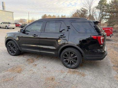 Used 2018 Ford Explorer XLT w/ Equipment Group 202A image 10