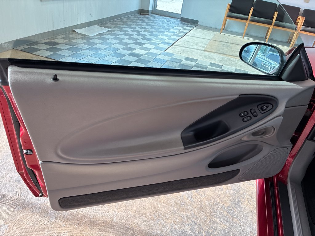 Used 2004 Ford Mustang GT RWD image 12