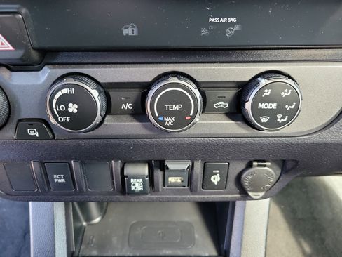 Used 2020 Toyota Tacoma TRD Sport image 13