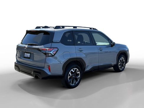 Used 2025 Subaru Forester Premium image 5