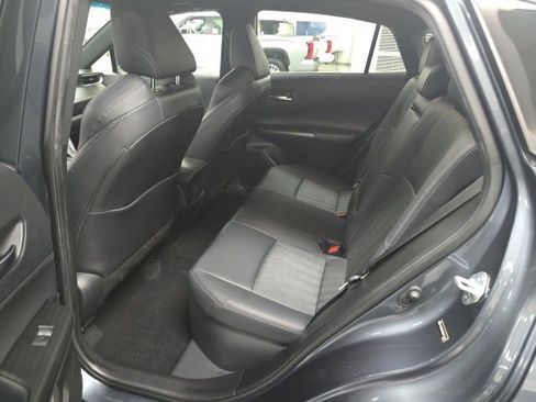 Certified 2021 Toyota Venza XLE image 12