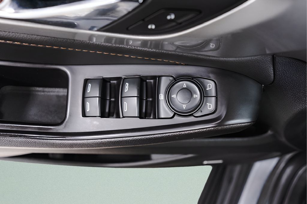Used 2020 Chevrolet Traverse RS w/ LPO, 'HIT The Road' Package AWD/4WD image 28