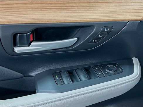 New 2026 Toyota Grand Highlander FWD image 17