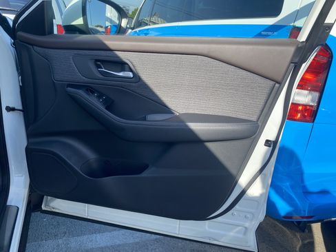 Used 2023 Nissan Rogue SV FWD image 19