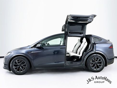 Used 2024 Tesla Model X image 4