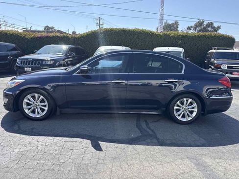 Used 2012 Hyundai Genesis 3.8 RWD image 4