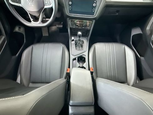 Used 2022 Volkswagen Tiguan SE FWD image 16