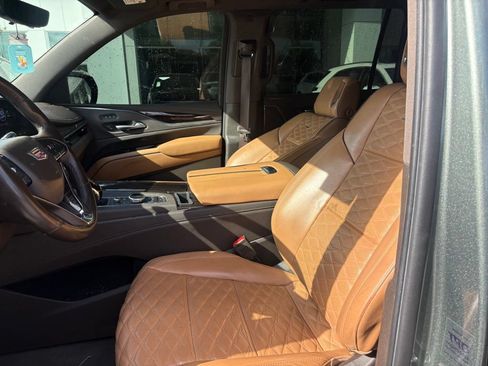 Used 2023 Cadillac Escalade ESV Premium Luxury AWD/4WD image 13