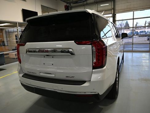 Used 2021 GMC Yukon XL SLT w/ SLT Premium Package image 5
