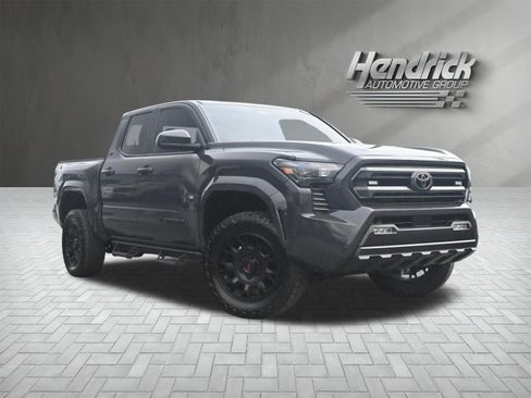 Used 2025 Toyota Tacoma SR5 image 2