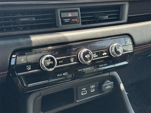 Used 2025 Honda Pilot TrailSport image 19