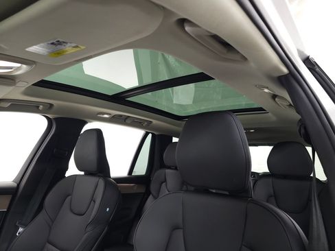 Certified 2025 Volvo XC90 B5 Plus AWD/4WD image 18