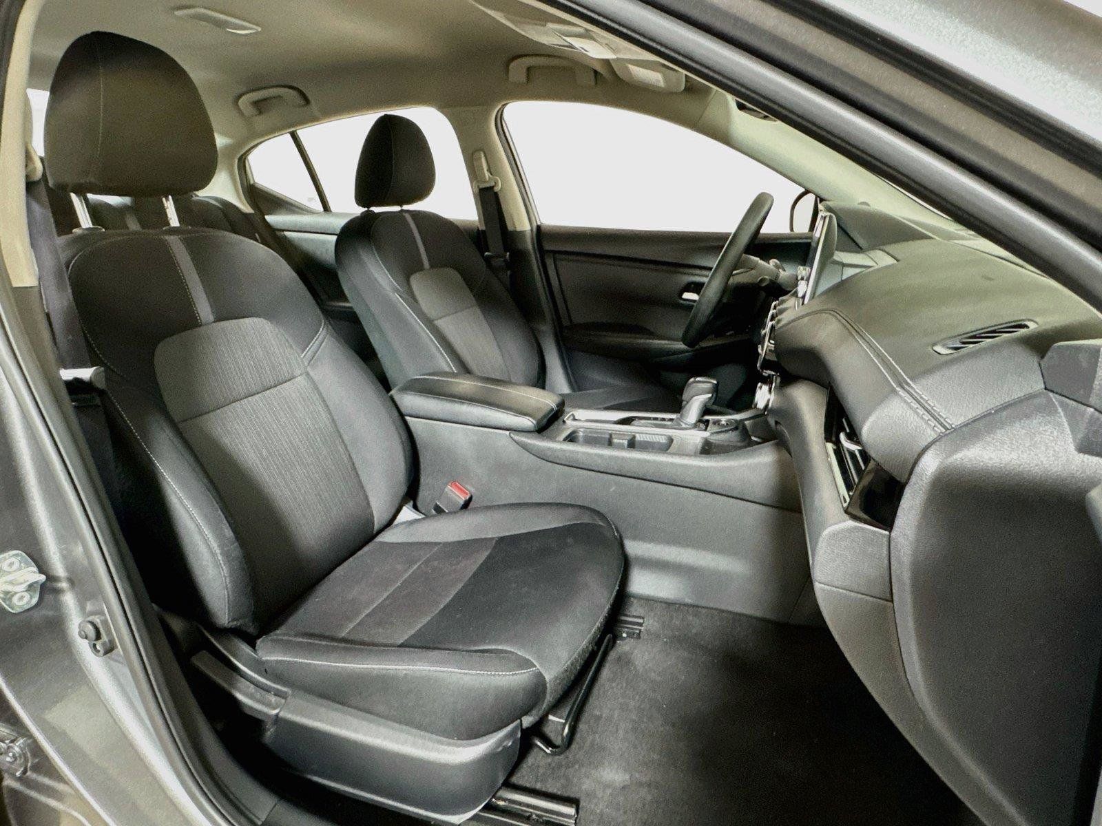 Used 2024 Nissan Sentra SV FWD image 24