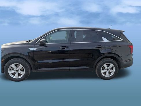 Used 2023 Kia Sorento LX image 4