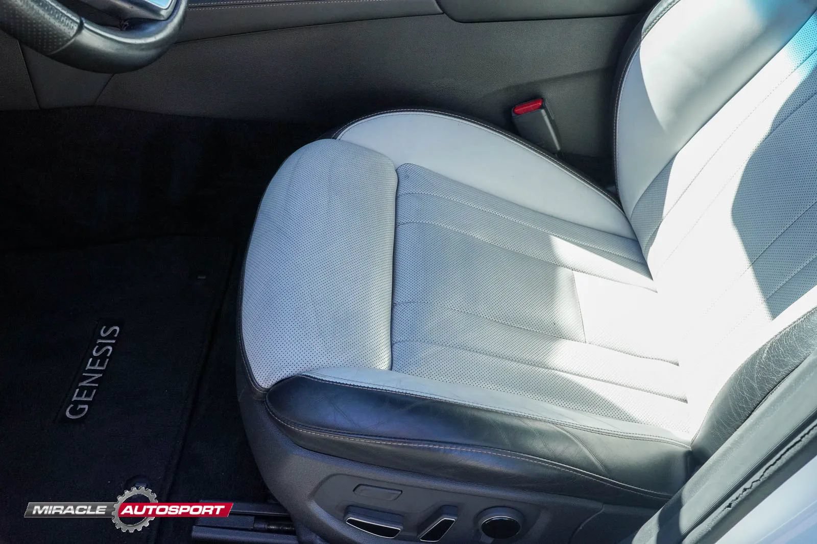 Used 2018 Genesis G80 3.3T Sport RWD image 18